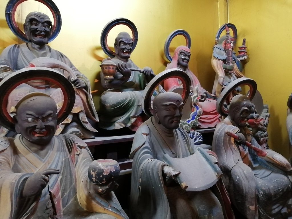 欄間彫刻と十六羅漢 - 曹洞宗 田澤山 青枩林 泉龍院